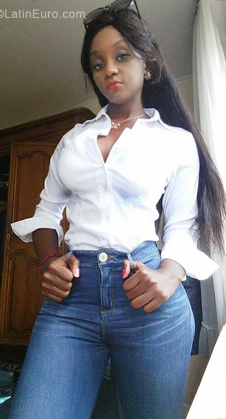 Date this tall Colombia girl Heidy from Cali CO24241