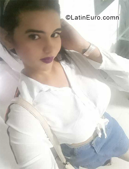 Date this hot Colombia girl Daniela from Barranquilla CO25159
