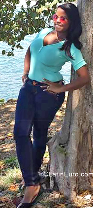 Date this exotic Dominican Republic girl Dariania from San Pedro de Macoris DO34466