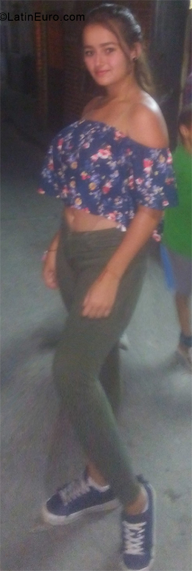 Date this delightful Venezuela girl Alejandra from Caracas VE1834