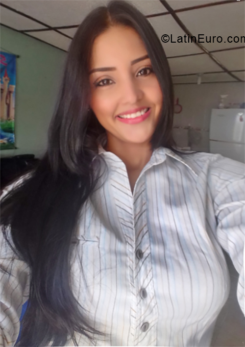 Date this happy Colombia girl Rosaura from Barranquilla CO24290