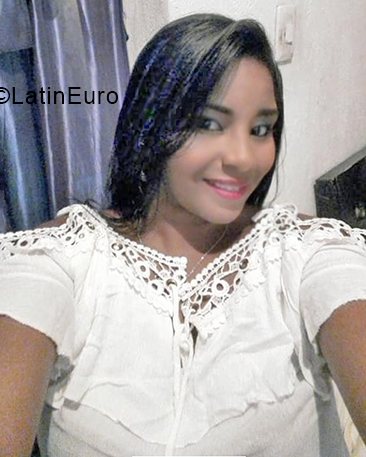 Date this happy Colombia girl Mari from Cartagena CO24690
