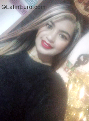 Date this foxy Colombia girl Chica from Medellin CO24294