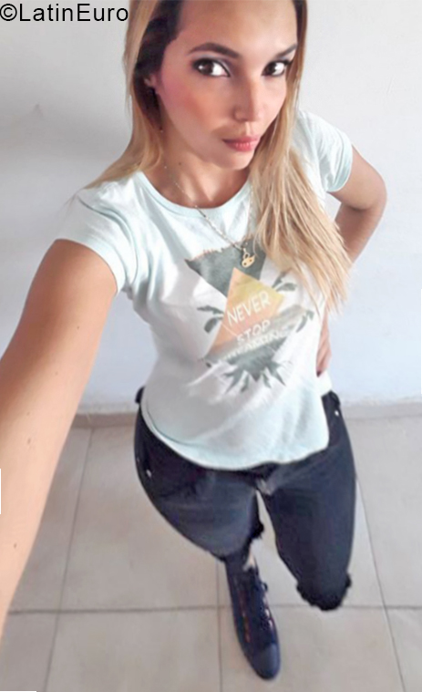 Date this hot Colombia girl Laura from Barranquilla CO24298