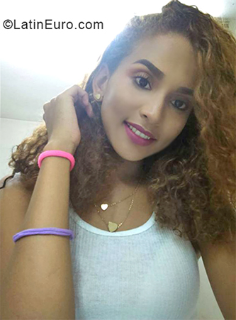 Date this charming Dominican Republic girl Mayrly from Santiago DO33106