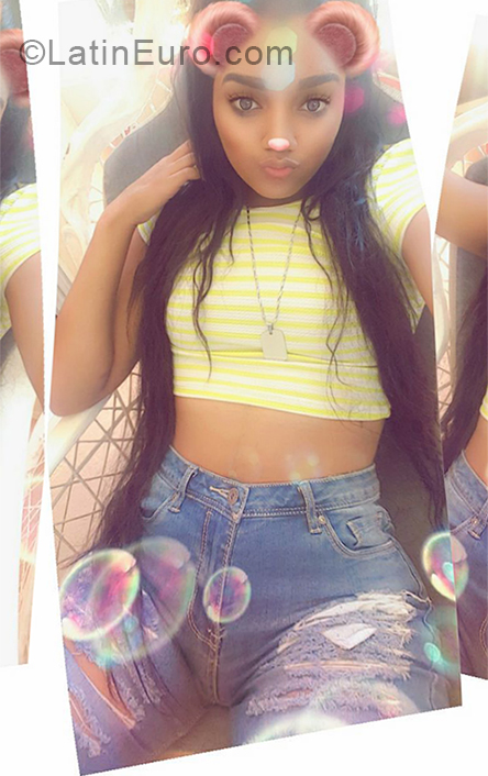 Date this passionate Dominican Republic girl Cris from Santo Domingo DO37679