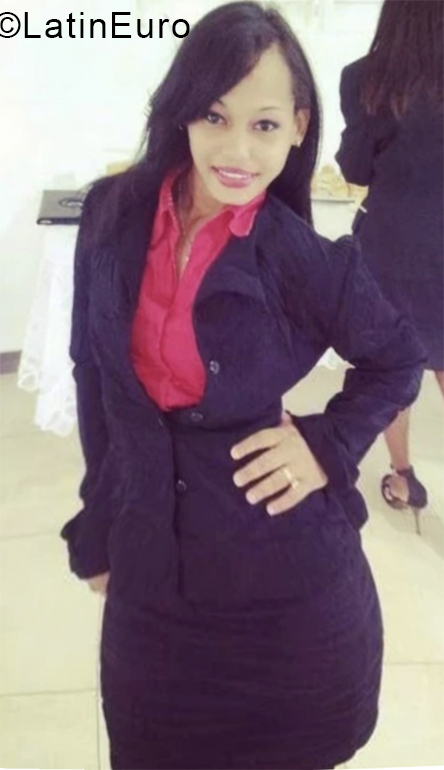 Date this nice looking Dominican Republic girl Leslan from Santo Domingo Este DO33113