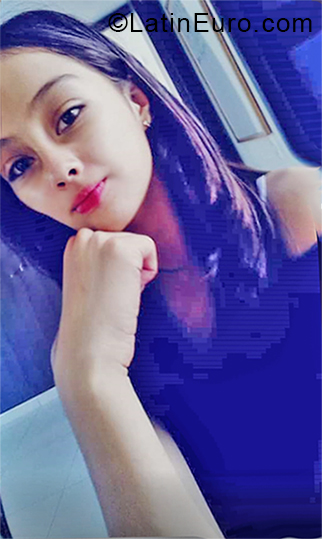 Date this voluptuous Colombia girl Laura from Ibaque CO24316