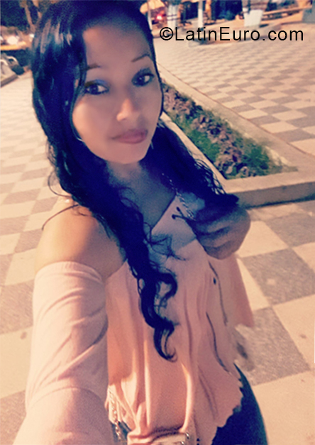 Date this nice looking Peru girl Yessenia from Lima PE1298