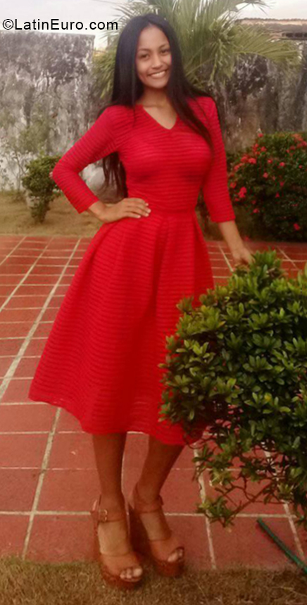 Date this attractive Venezuela girl Genesis from Barinas VE1905