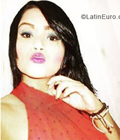 Date this happy Venezuela girl Nazareth from Caracas VE1885