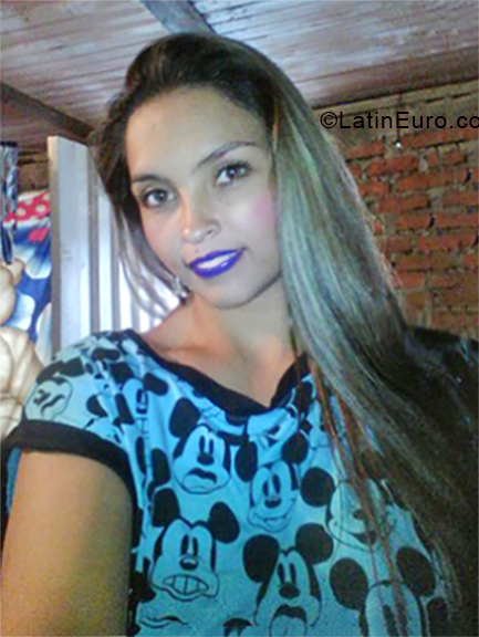 Date this nice looking Colombia girl Andrea from Tulua CO24370