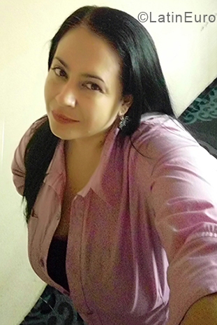Date this good-looking Colombia girl Zalma from Cali CO24373