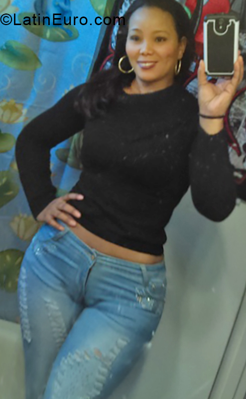Date this foxy Dominican Republic girl Rossanna from Santo Domingo DO33173