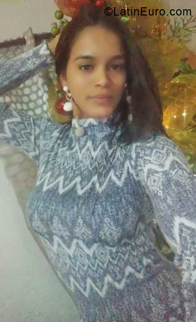 Date this gorgeous Dominican Republic girl Stephanie from Santiago DO33178