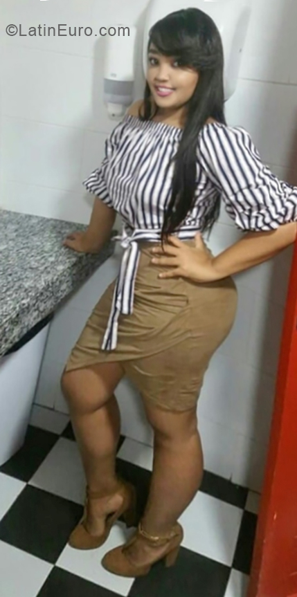 Date this delightful Dominican Republic girl Luz from Santo Domingo DO33190