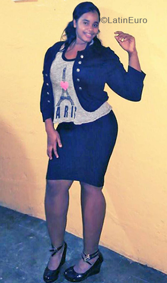 Date this happy Dominican Republic girl Yarine from Santo Domingo DO33196
