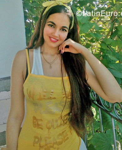 Date this young Cuba girl Leydis from Pinar Del Rio CU734