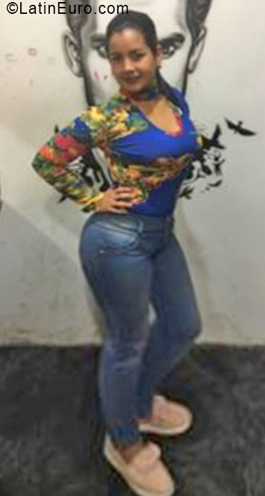 Date this sultry Venezuela girl Noralvis from Carora VE1899