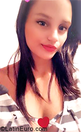 Date this sultry Colombia girl Isabel from Caracas CO24401