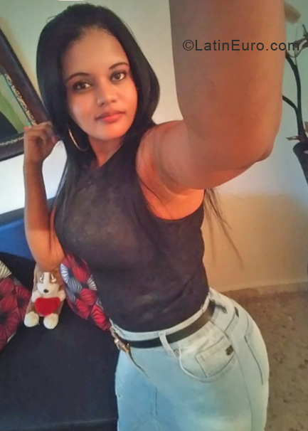 Date this sultry Dominican Republic girl Yokasta from Santo Dominho DO33304