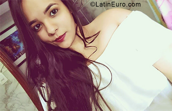 Date this attractive Brazil girl Laura from Varginha BR10690