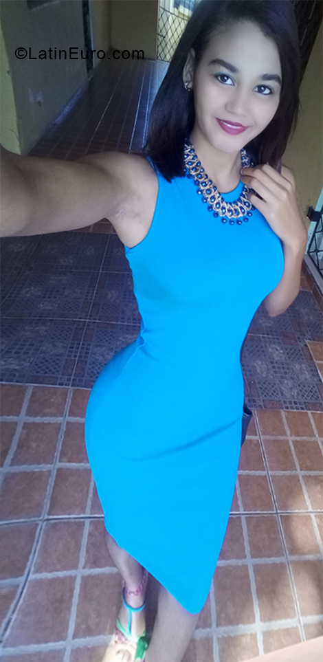 Date this nice looking Dominican Republic girl Andrea from La Romana DO33340