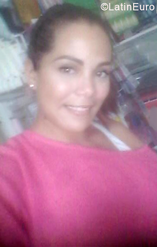 Date this attractive Colombia girl Leonela from Barranquilla CO24540
