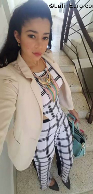 Date this athletic Dominican Republic girl Gissell from Santiago DO33381