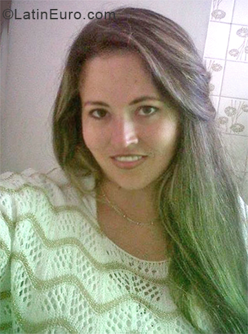 Date this charming Colombia girl Fernanda from Armenia CO24562