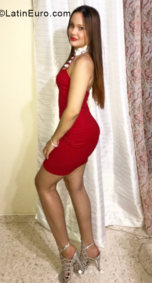 Date this pretty Dominican Republic girl Yamilka from Santiago De Los Caballeros DO33462