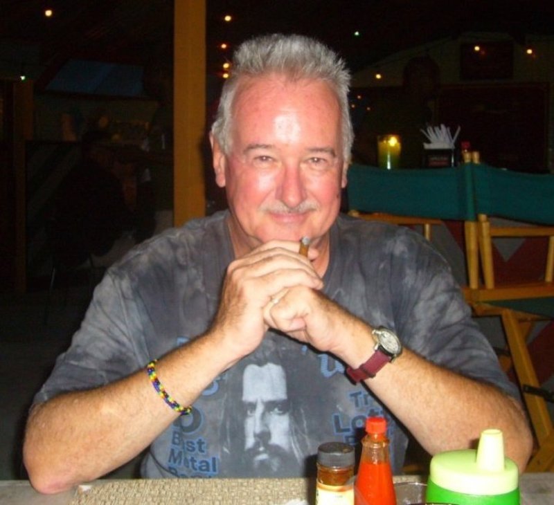 Date this voluptuous United States man Peter from Tampa US19645