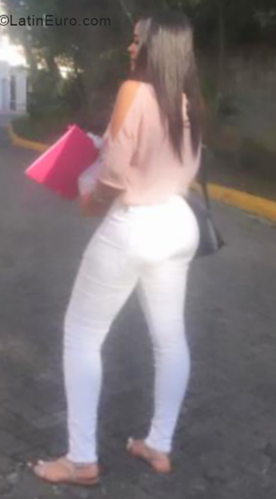Date this funny Dominican Republic girl Mell from Santo Domingo DO33507