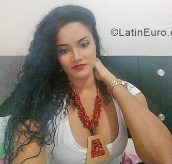 Date this foxy Colombia girl Zuleima from Cartagena CO24625