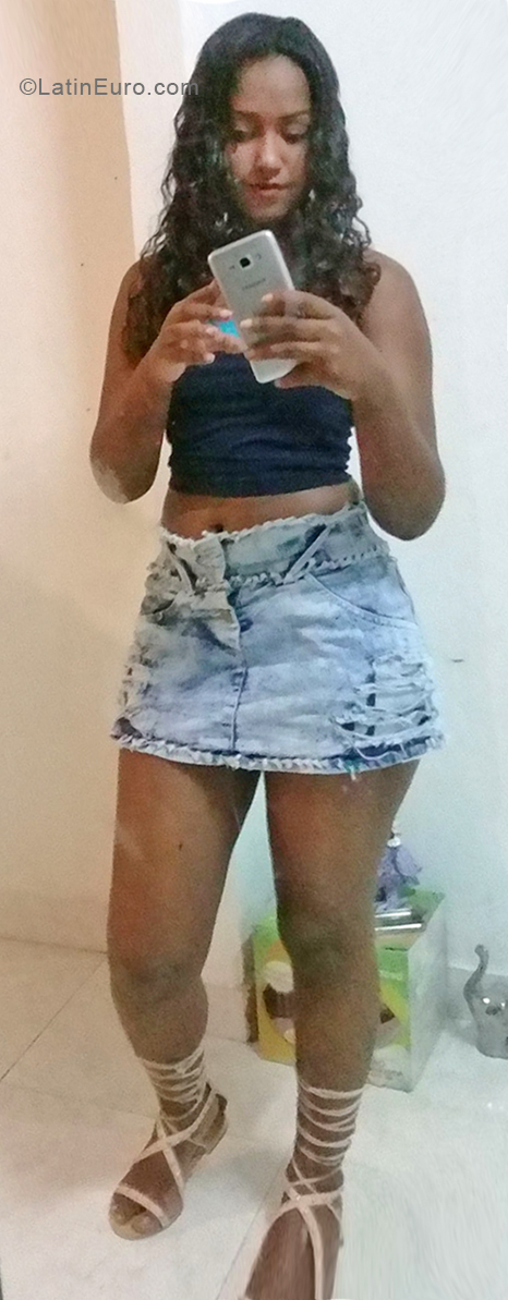 Date this lovely Colombia girl Jessica from Cali CO31222