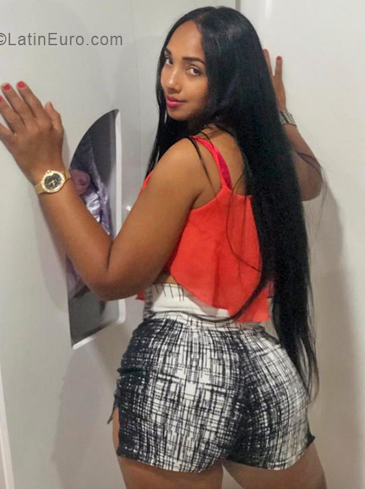 Date this fun Dominican Republic girl Deyaniry from Santiago DO33565