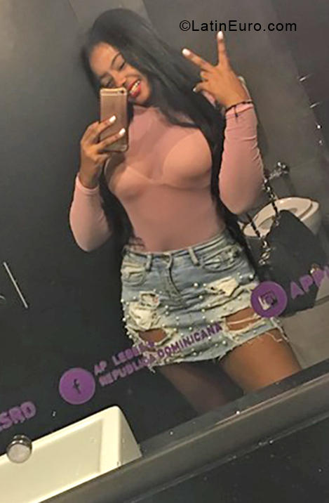 Date this exotic Dominican Republic girl Mia from Santo Domingo DO33580