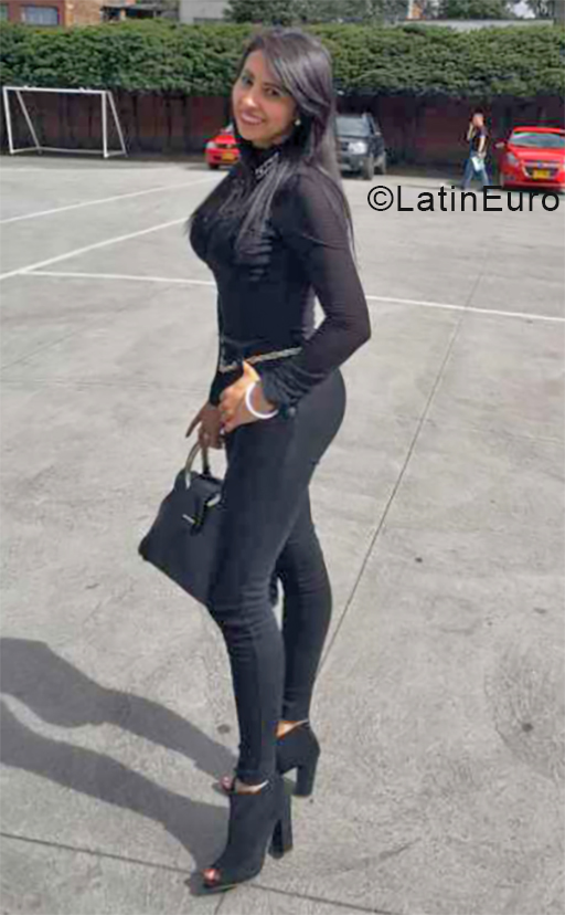 Date this foxy Colombia girl Clara from Bogota CO24677
