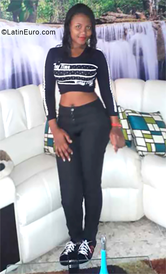 Date this charming Colombia girl Yeni Ximena from Cali CO24683