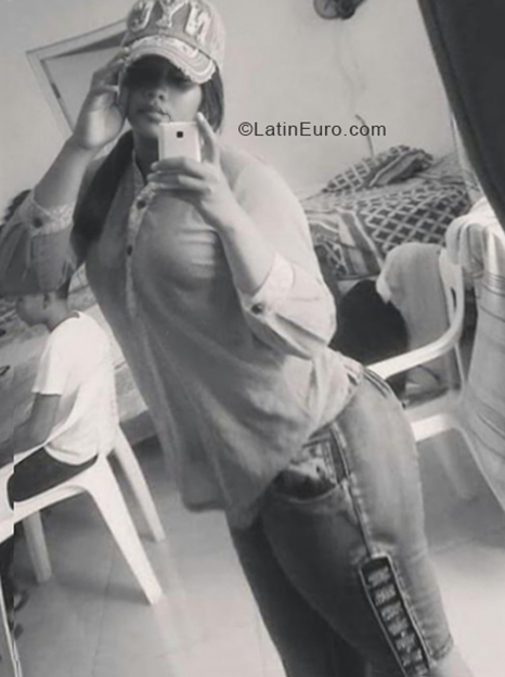 Date this sensual Dominican Republic girl Rosa from Monseñor Nouel DO33650