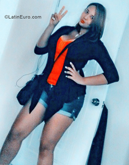 Date this voluptuous Dominican Republic girl Fauny from Santo Domingo DO34246
