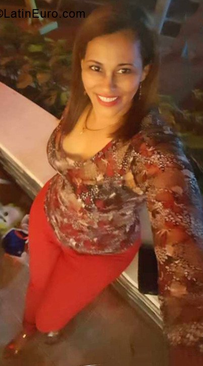 Date this good-looking Dominican Republic girl Vicri from Santiago De Los Caballeros DO33780