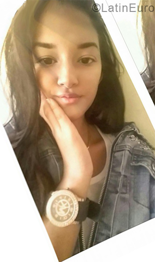 Date this hard body Venezuela girl Barbara from La Victoria De Aragu VE2090