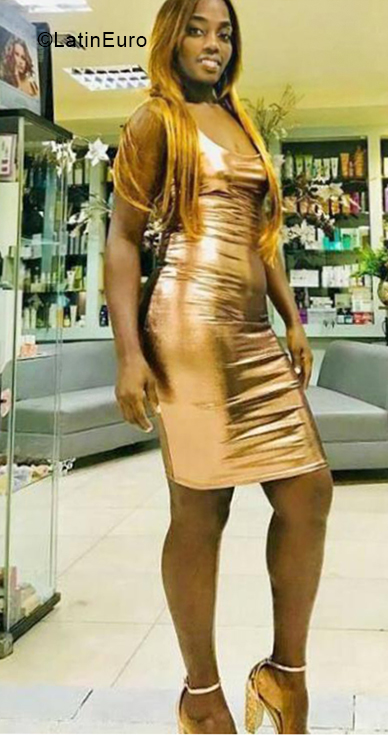 Date this gorgeous Dominican Republic girl Vivi from Santo Domingo DO33807