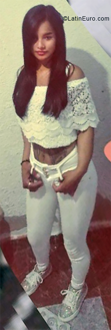 Date this gorgeous Colombia girl Yuliana from Bogota CO24784
