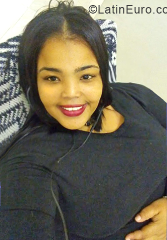 Date this charming Dominican Republic girl Elizabeth from Santo Domingo DO33889