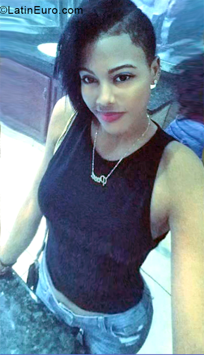 Date this georgeous Dominican Republic girl Franchesca from San pedro de Macoris DO33892