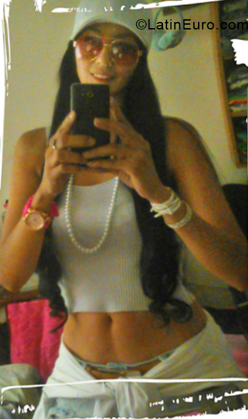 Date this attractive Colombia girl Andrea from Medellin CO24825