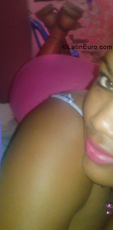 Date this voluptuous Dominican Republic girl Rosalyn from Santo Domingo DO33917