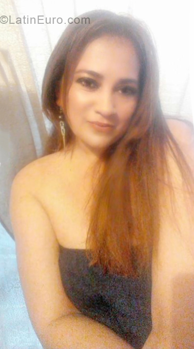 Date this foxy Colombia girl Elsa from Bogota CO24832